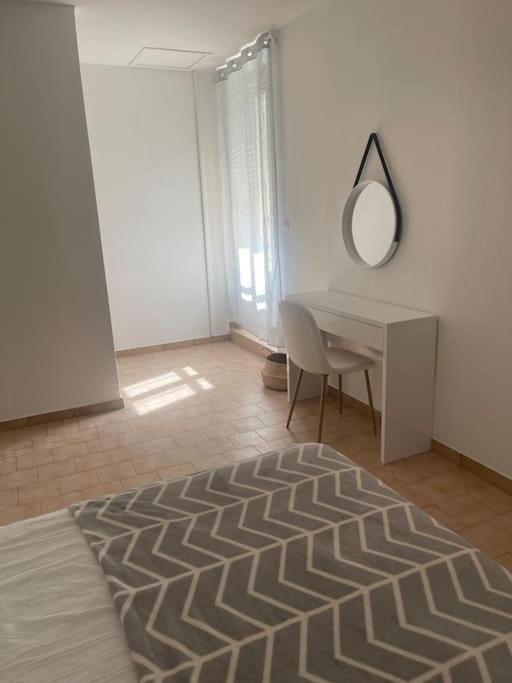 Appartement A 100 M De La Gare Port-de-Bouc Eksteriør bilde